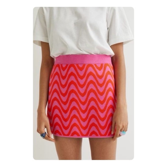 Divided Dresses & Skirts - ★ NWOT H&M Divided Knit Skirt - Double Pink ★